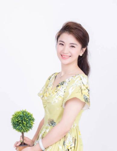 黄君,江西广播电视台农村频率主持人,国家二级播音员,主持过多档深受