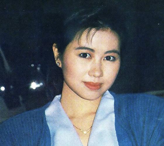 港姐杨宝玲蜕变成珠宝皇后,经历两段失败婚姻,50岁再嫁初恋男友