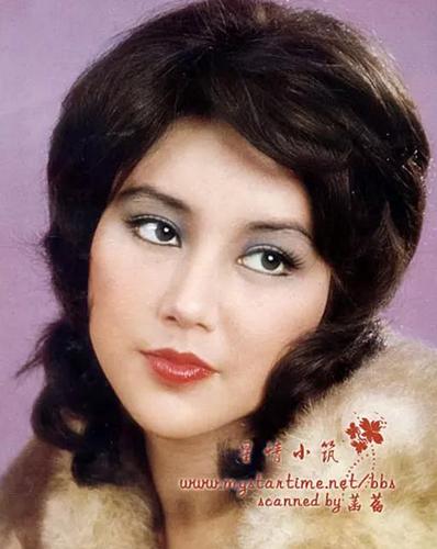 邵音音,本名倪小雁,1950年出生于香港,香港歌手,影视演员.