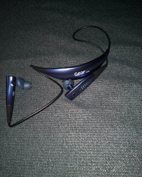 三星gear circle智能项圈蓝牙耳机