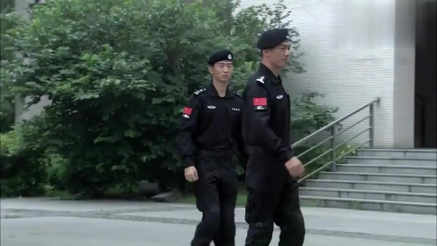 特警力量:部下向龙头认错,龙头:感情重要,还是事业重要