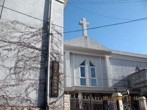 今天上午到宽街教堂,宽街教堂全称叫"北京基督教会宽街堂",这是