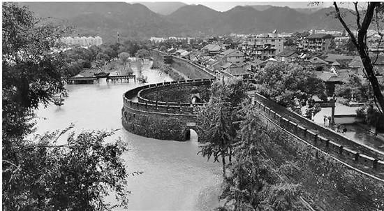 浙江临海:大水冲破城门古城被淹