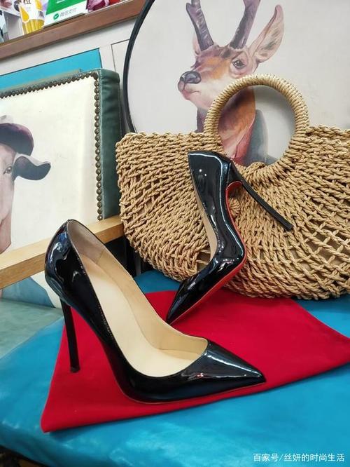 漆皮时尚经典潮流红底尖头细跟百搭职业装高跟鞋