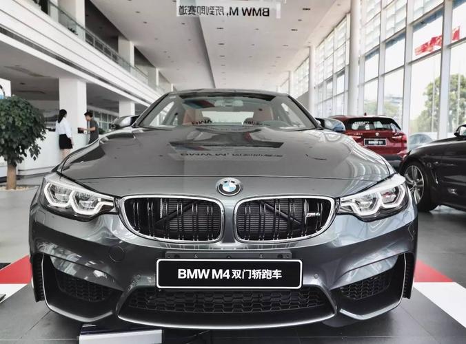 bmw m4矿石灰实拍 || 颜值与实力担当,m车迷必看!