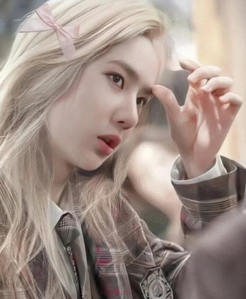 王一博壁纸:王一博的长发壁纸