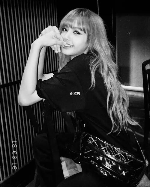lisa黑白图片_lisa_blackpink_blackpink_娱乐_明星