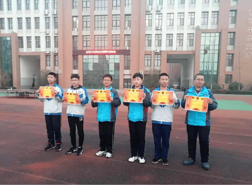 凝心聚力,"绳"采飞扬—胶州七中举行冬季拔河比赛