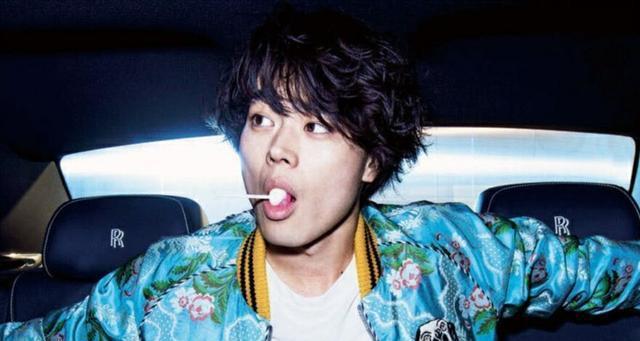 公认的演技派偶像曾与石原里美组荧屏情侣年纪轻轻就成为影帝