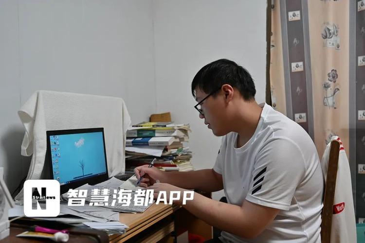 叶楚  