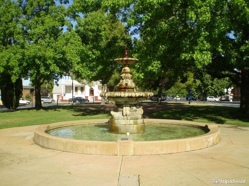 the royal doulton hankinson memorial fountain