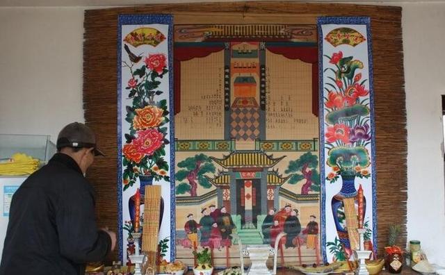 原创过年了,你家还会供家谱拜祖先吗?