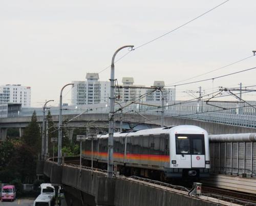 上海轨道交通莘庄站的隐含通道:1号线和5号线其实已经