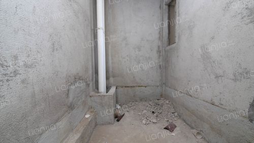 碧桂园 毛坯三房 想怎么装修就怎么装修-卫生间b