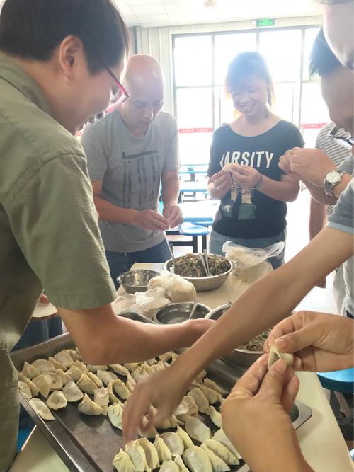 马家河中学的教师节——包饺子咯!
