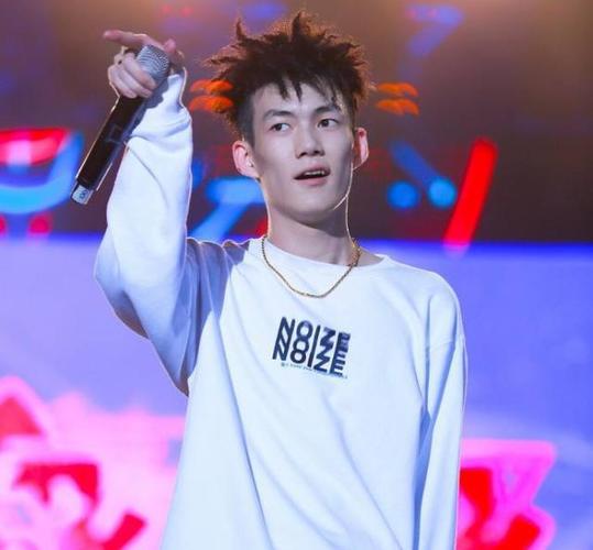 红花会贝贝直播时剁手指整个事件贝贝直播剁手指背后原因让人惊叹