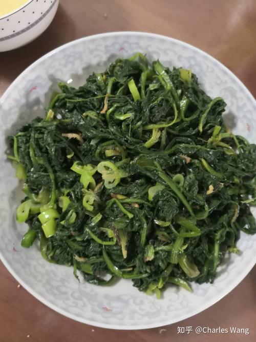 这是笔者做的清炒泥胡菜,味道还不错,被全家人迅速消灭光了.