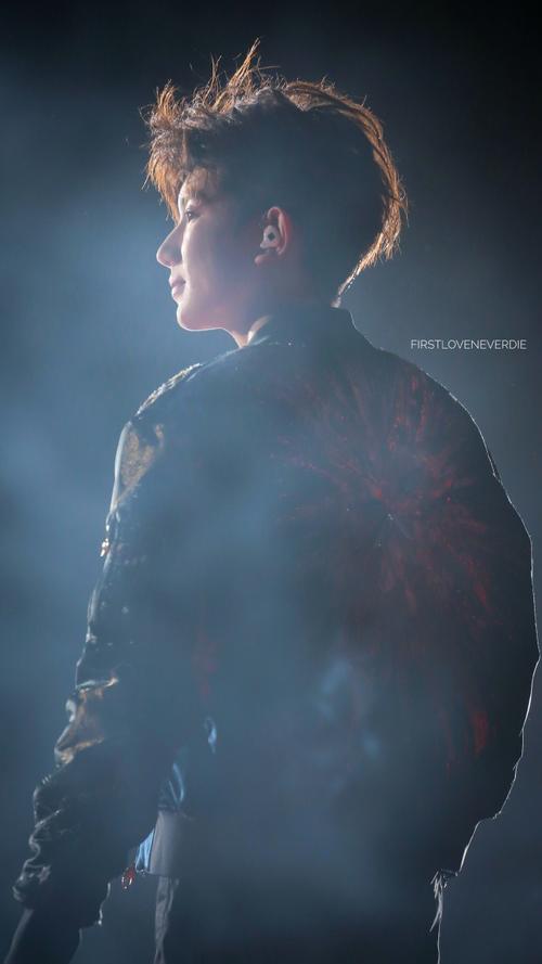 王源每时每秒每束光,替你见证着