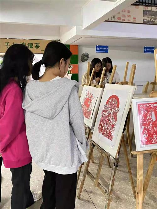学史力行,我为群众办实事--学校开展"青春逐梦心向党"美育教学作品展