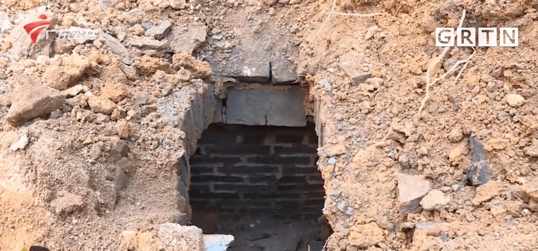 韶关一小区挖出多座古墓,初步推测可能为._青砖