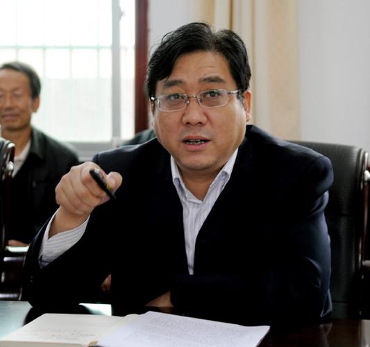 高玉峰,男,汉族,1969年10月生,陕西白水人,1993年6月加入中国共产党