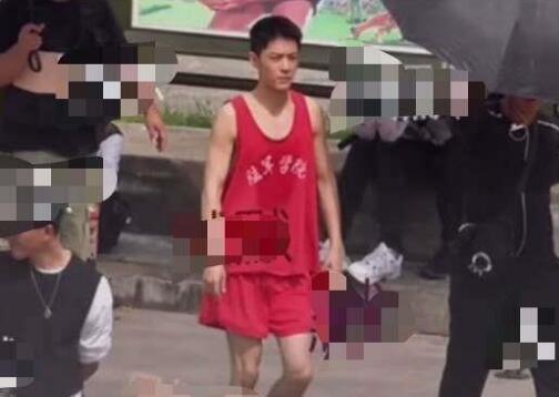 肖战的女朋友是谁肖战一家三口合照超幸福