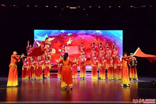 大合唱《红旗飘飘》