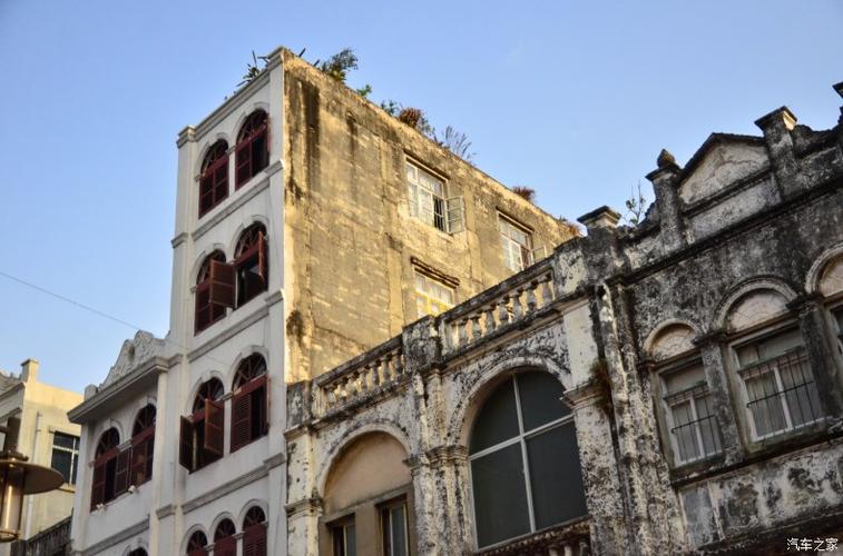 老街建筑,这些建筑风格跟广东江门地区的华侨建筑很接近.