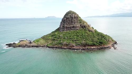 航拍美国夏威夷海岛岛屿岛礁海水海岸海浪_2560x1440