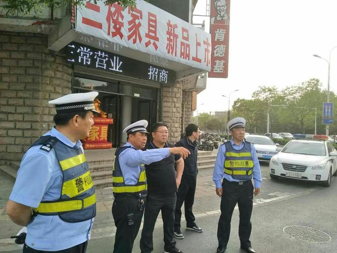 市局创城第一督导组检查山海关交通,组长杨映晖政委带队实地踏查,边走