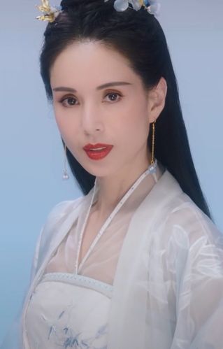 54岁李若彤近况曝光晒为河南发声视频数次哽咽含热泪