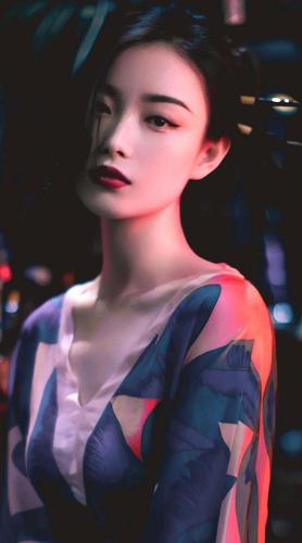 倪妮写真美图:美丽大方,性感迷人