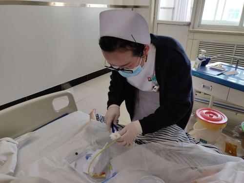 【襄垣县人民医院】妇产科全体护理人员进行了《女病人留置导尿》操作