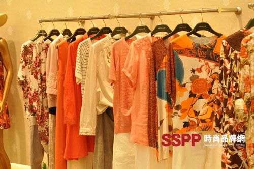 蒲pukka女装深圳金光华专柜店铺形象展示 蒲牌女装店铺装修陈列图
