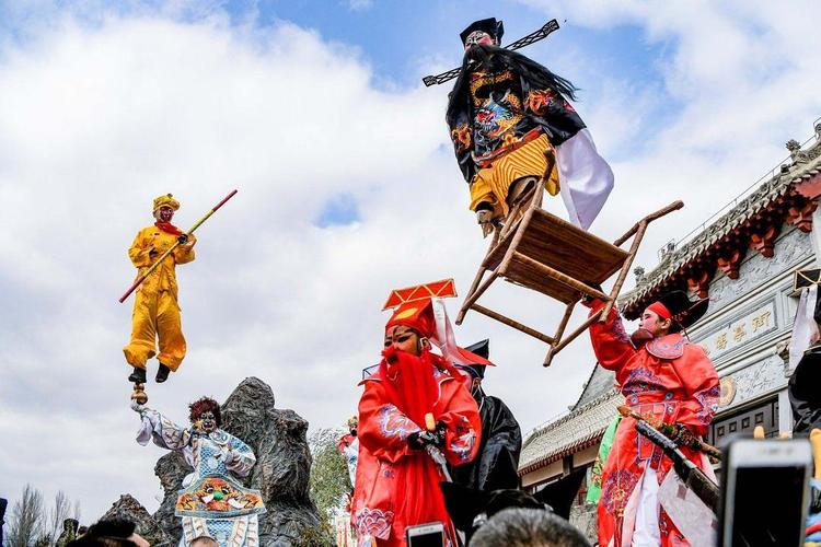 天水社火,也叫"秧(烟)歌",它是天水各种民间民俗歌舞形式的总称.