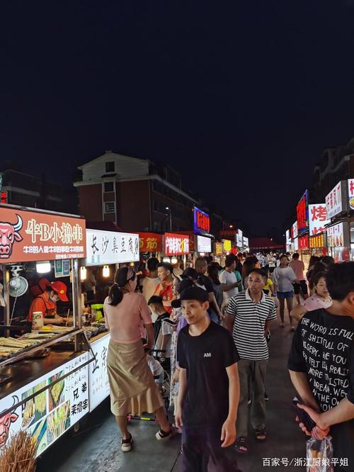 青口夜市美食街,人超多