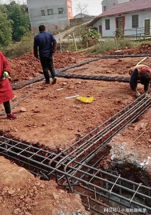 邻居贴着墙挖地基邻居连夜赶回村再挖下去我的房子就要塌了