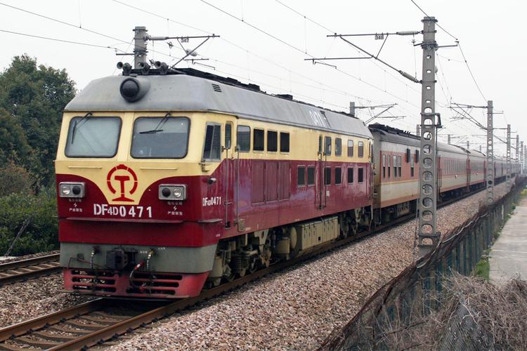 东风4d型柴油机车火车