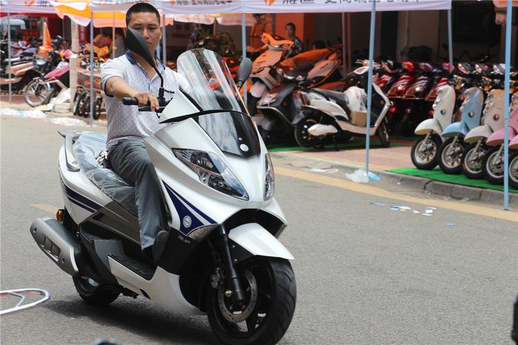 贝纳利16款银刃250