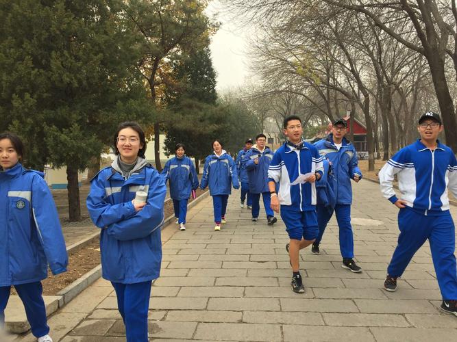 2019年11月22日北京市回民学校高一年级全体师生来到世界公园进行定向