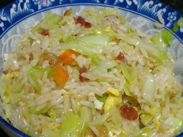 扬州炒饭,鸡蛋炒饭吃得多,不知道包菜炒饭大家吃过没