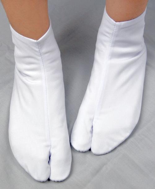  p>"足袋"本来是古汉语称袜子,日本也吸收了这个名称,在11世纪时就有"