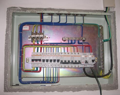 从事电工行业,安装维修,电路周期性跳闸,电路整改,插座维修,开关维修