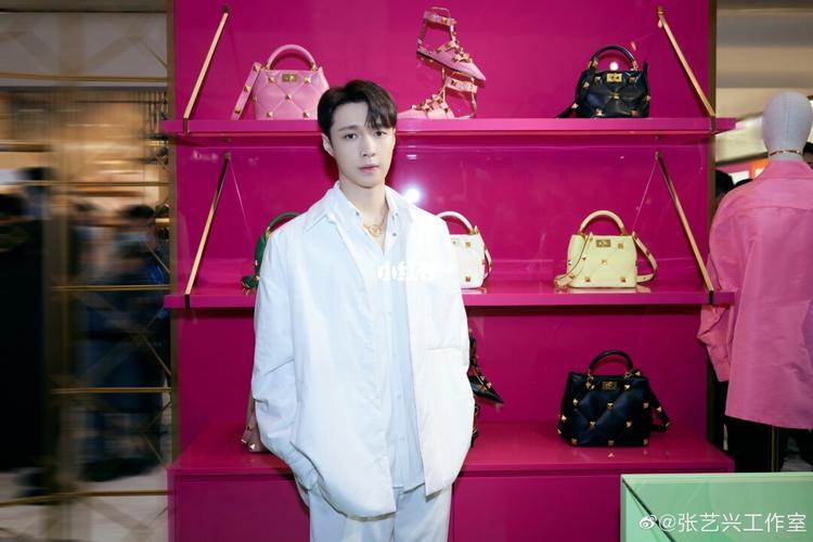 你的红血顶奢代言人张艺兴已上线!_张艺兴_浪漫_娱乐_明星娱乐资讯