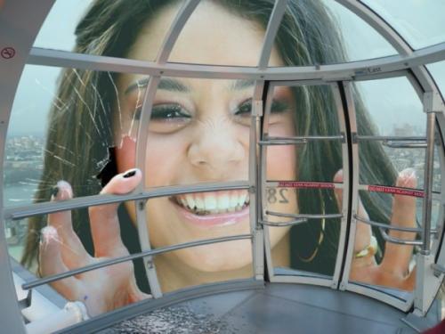 800米的女巨人踩城市会怎样,破坏力多大20