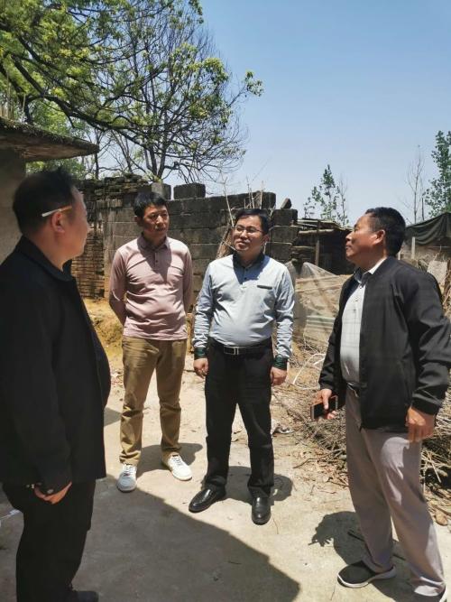 崇仁县财政局党组书记,局长带领脱贫攻坚挂牌督战检查组到三山乡,石庄
