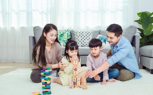 二胎政策开放之后,给许多家庭带来了"圆满"的幸福,有两个宝宝的生活
