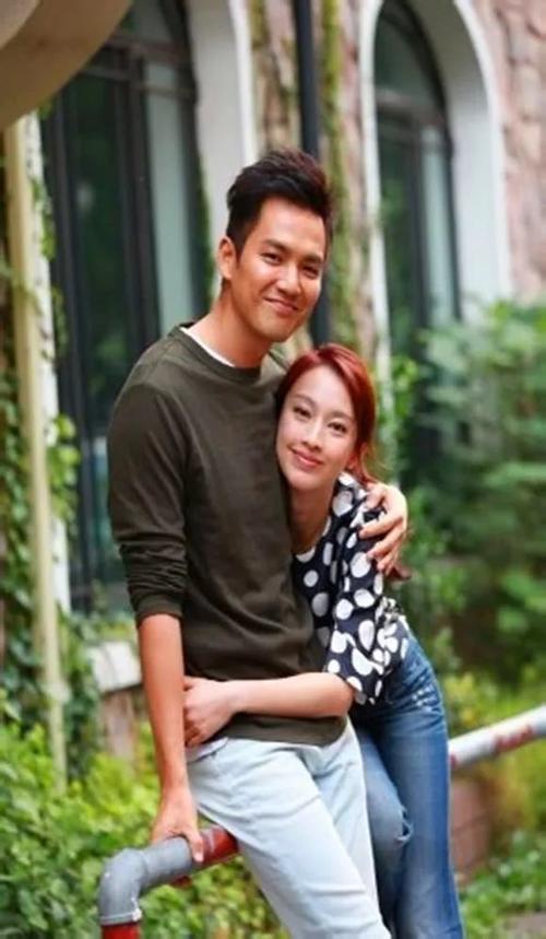 钟汉良本人虽未公开妻子,但她并非圈中人.