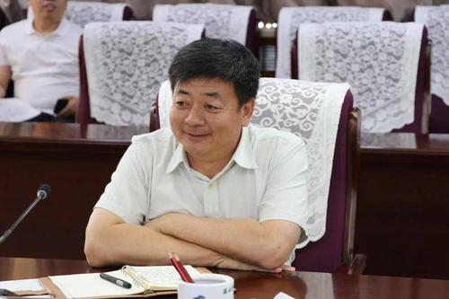 廉冬代表区委,全区各级党组织和广大干部,向自治区党委,市委一直以来