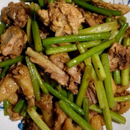 蒜苗炒鸡肉